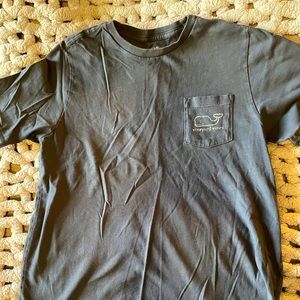 Short sleeve, vine, yard vines navy with traditional whale logo